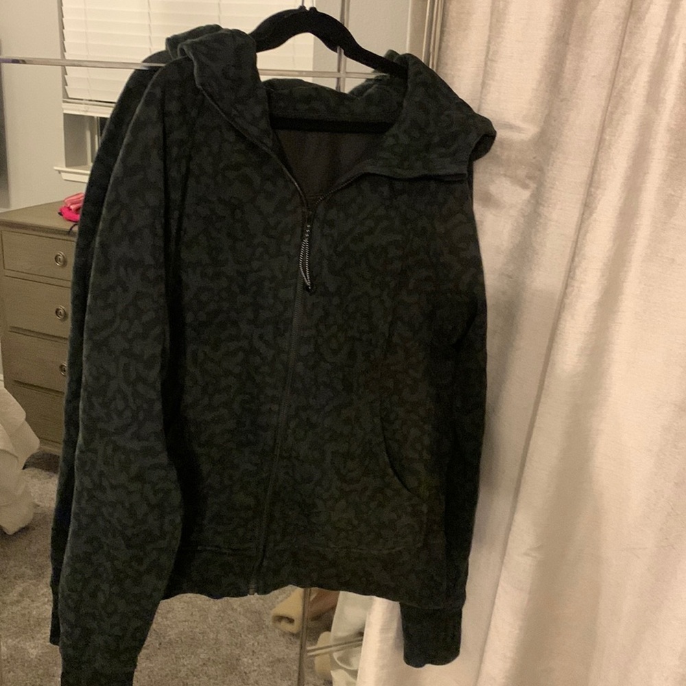 Lulu lemon, scuba, sz 10, black/dark green leopard print